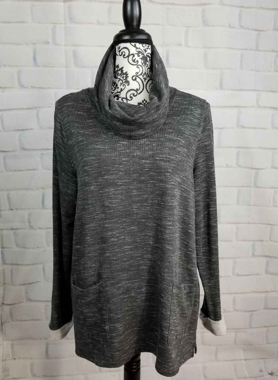 Chico's stretch knit long sleeve turtle neck sz 2